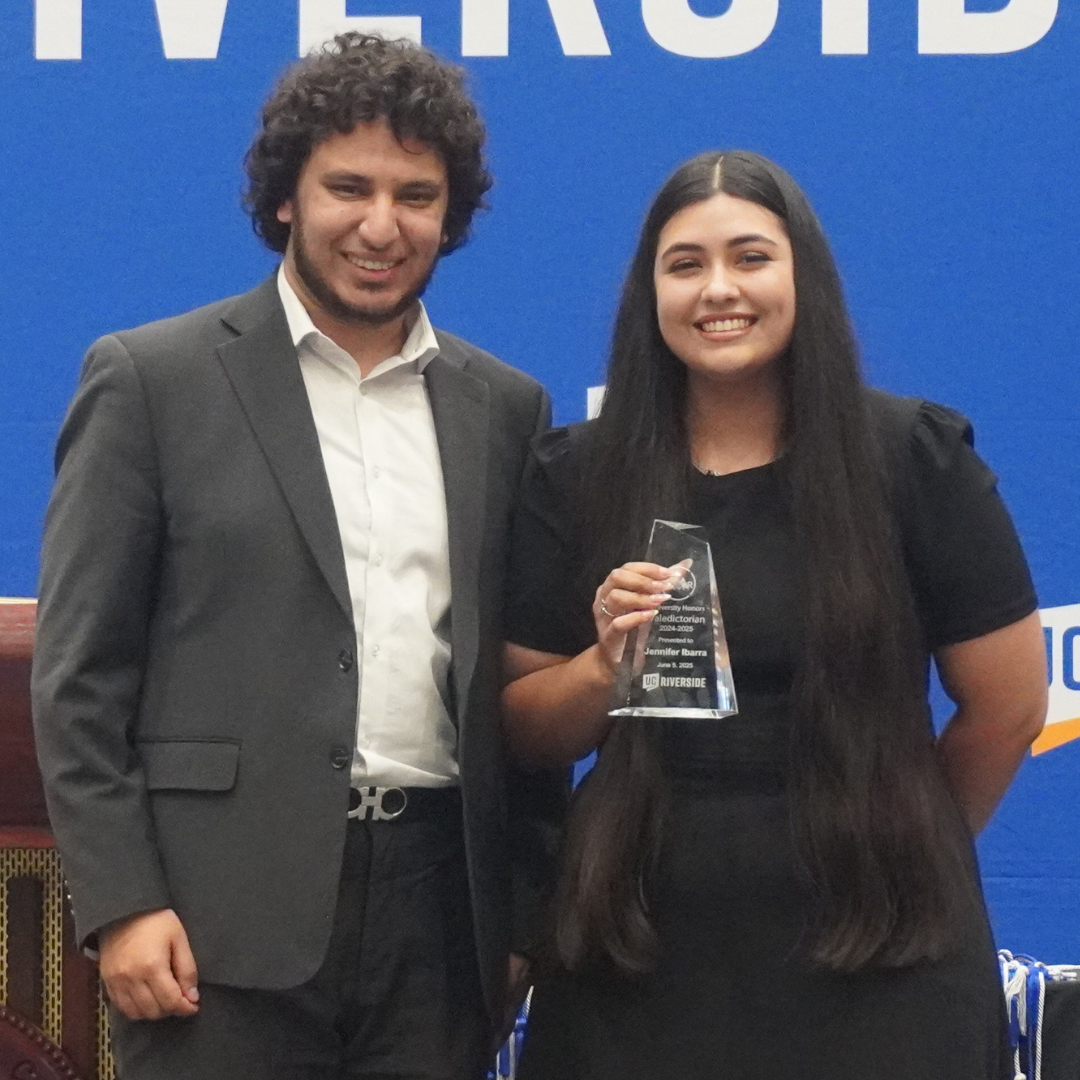 University Honors Valedictorian Receiving Valedictory Award from Honors Alum Mina Hanin