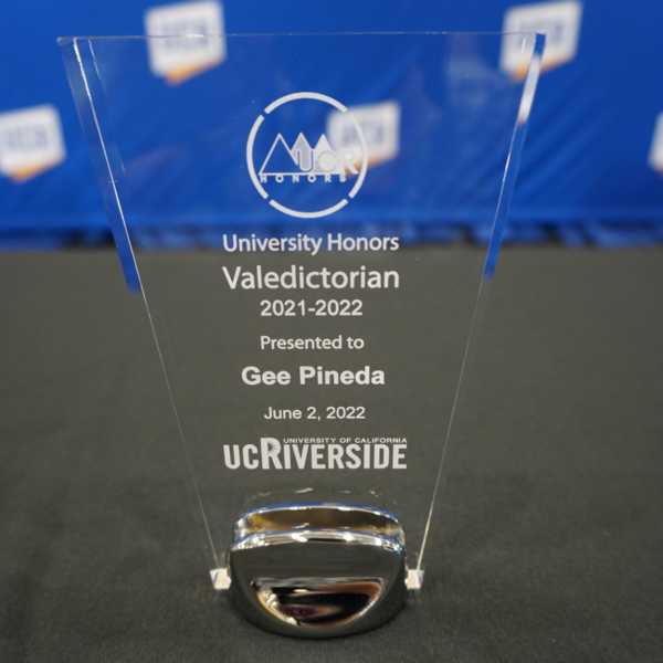 University Honors Valedictorian Award 2021-2022 Photograph